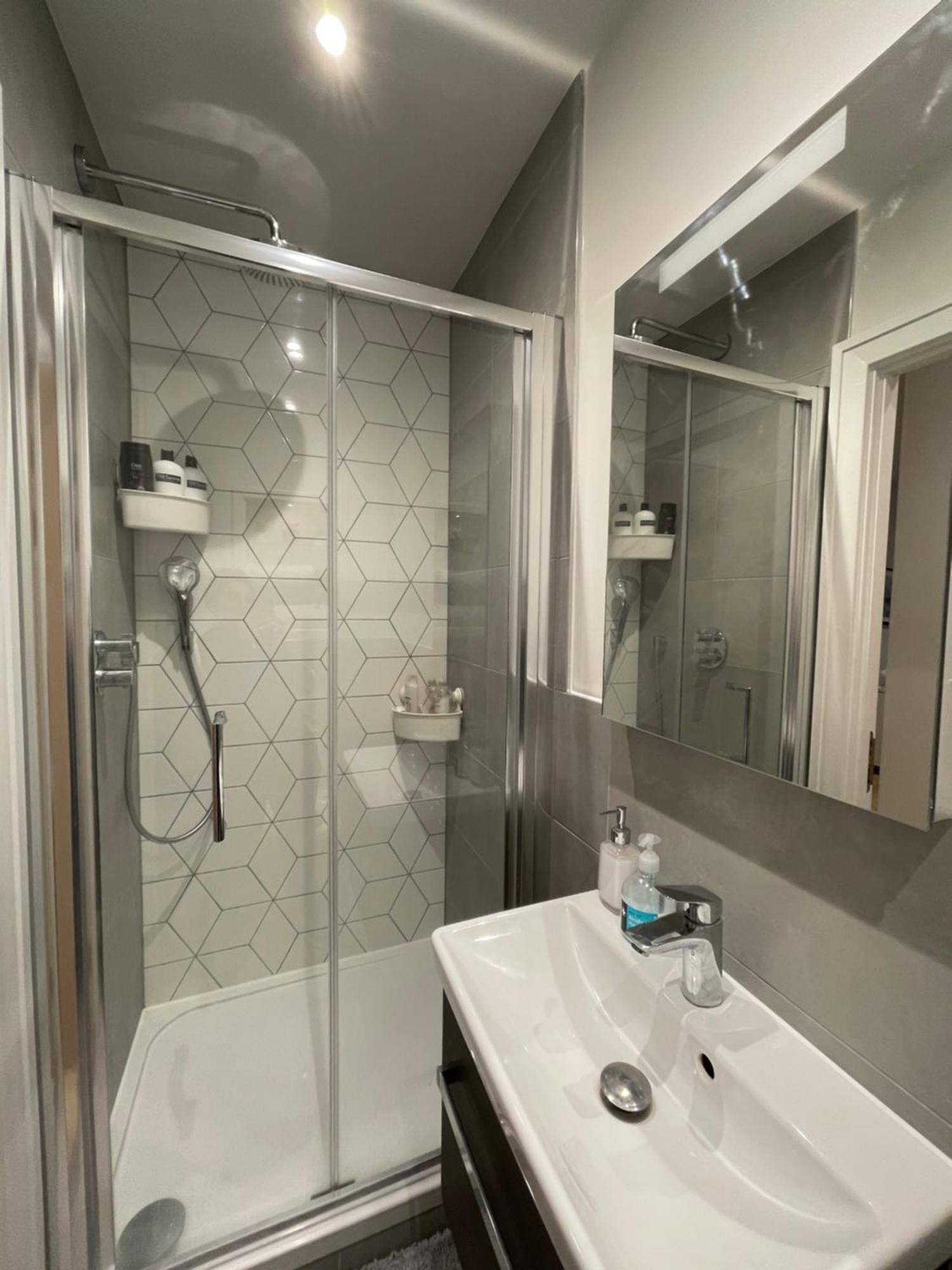 London Heathrow Airport Apartment Voyager House Terminal 12345 - Ev Electric And Parking Available Hillingdon Exterior foto